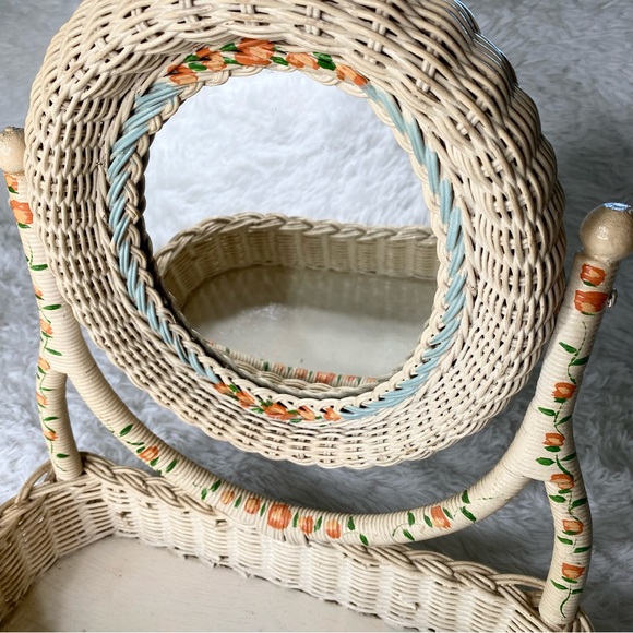 Vintage Woven Wicker Rattan Floral Tabletop Vanity Mirror With Attached Caddy - Picture 4 of 12